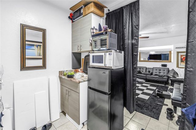 110 NE MONROE CIRCLE N 1, St Petersburg, FL 33702