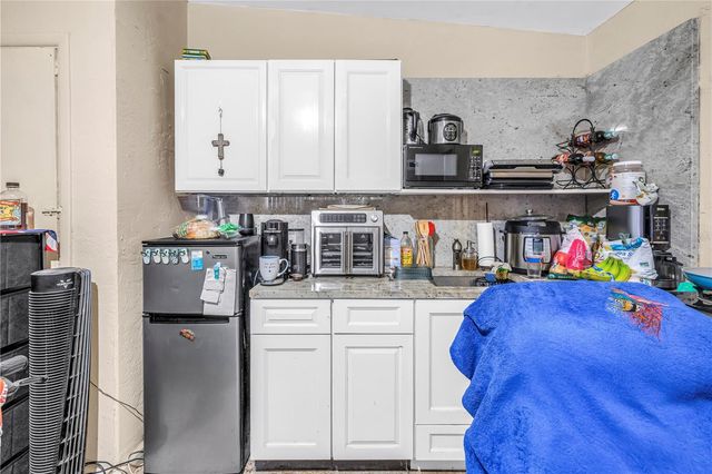 110 NE MONROE CIRCLE N 1, St Petersburg, FL 33702