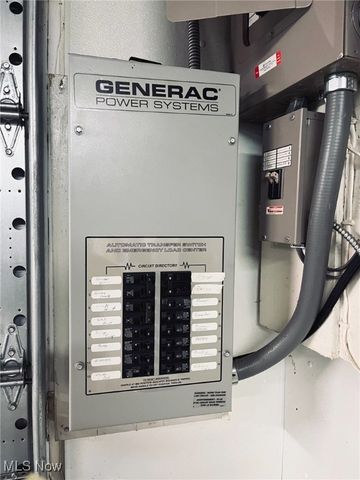 411 E Mohawk Drive, Malvern, OH 44644