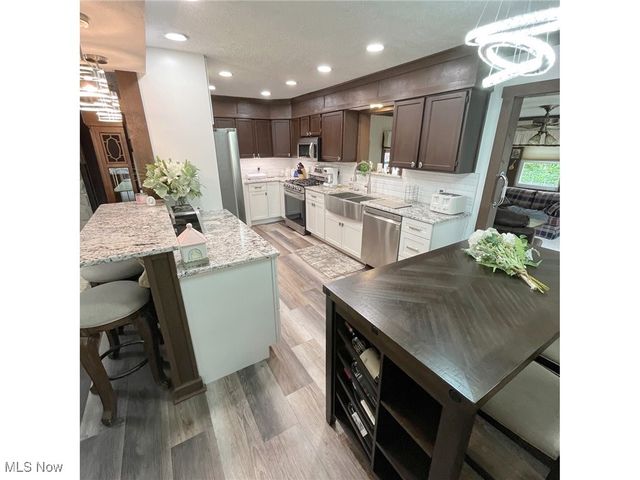 411 E Mohawk Drive, Malvern, OH 44644