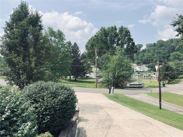 411 E Mohawk Drive, Malvern, OH 44644