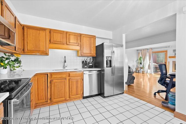 2022 E Provincial House Drive, Lansing, MI 48910