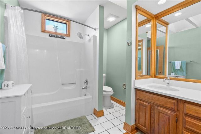 2022 E Provincial House Drive, Lansing, MI 48910