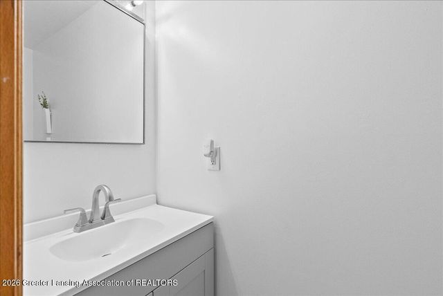 2022 E Provincial House Drive, Lansing, MI 48910