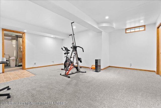 2022 E Provincial House Drive, Lansing, MI 48910