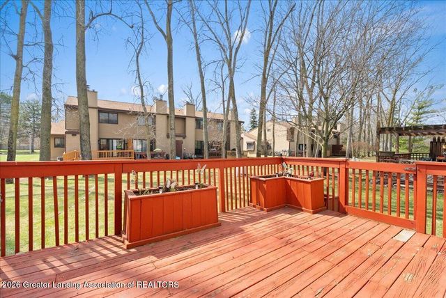 2022 E Provincial House Drive, Lansing, MI 48910