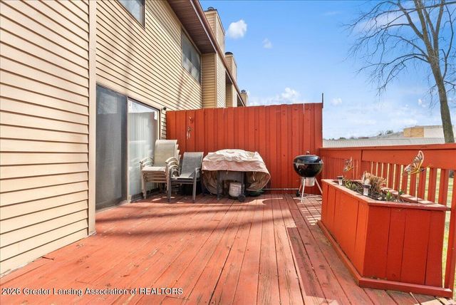 2022 E Provincial House Drive, Lansing, MI 48910