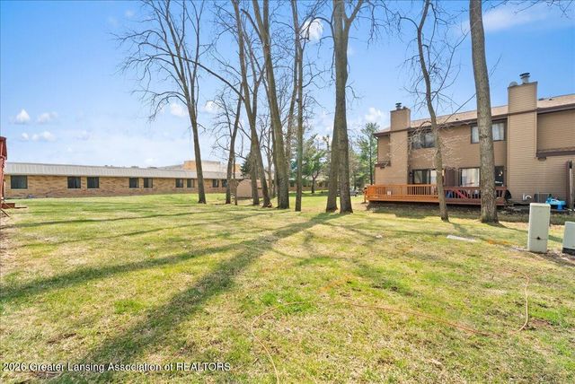 2022 E Provincial House Drive, Lansing, MI 48910