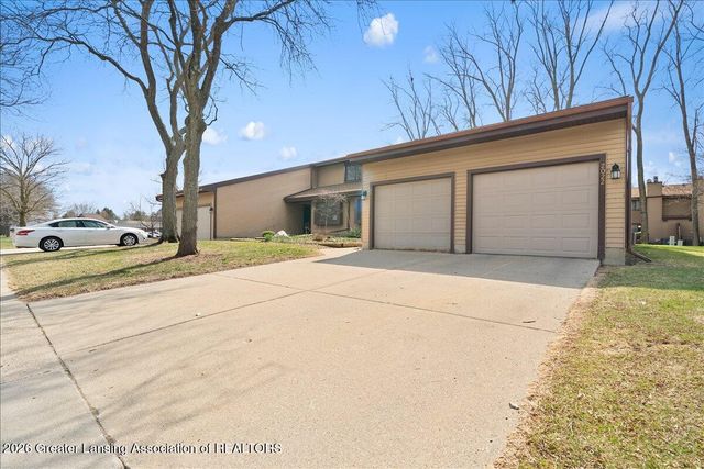 2022 E Provincial House Drive, Lansing, MI 48910