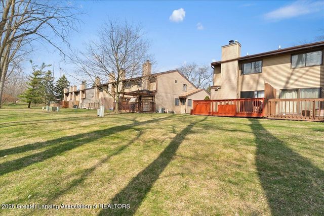 2022 E Provincial House Drive, Lansing, MI 48910