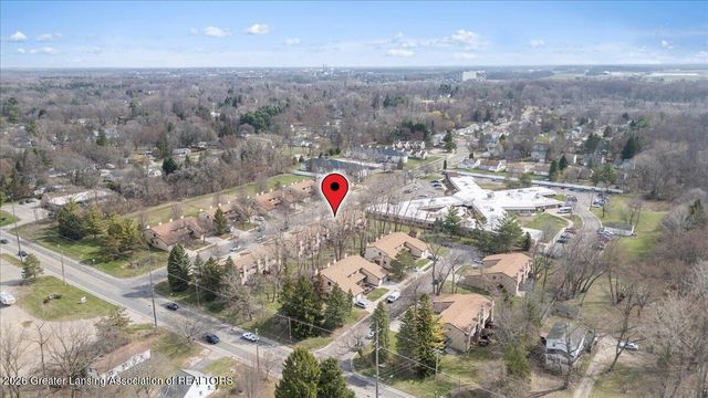 2022 E Provincial House Drive, Lansing, MI 48910