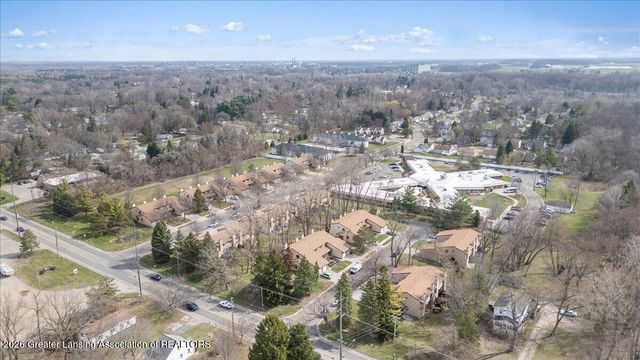 2022 E Provincial House Drive, Lansing, MI 48910