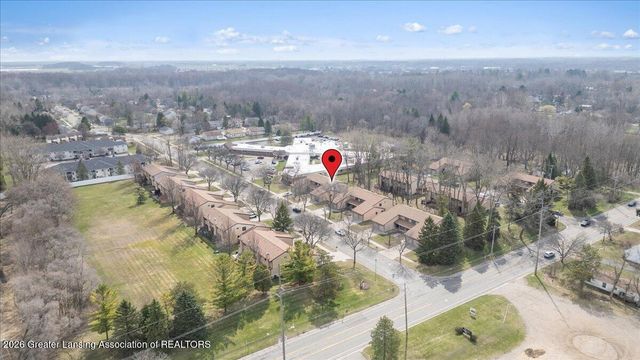 2022 E Provincial House Drive, Lansing, MI 48910