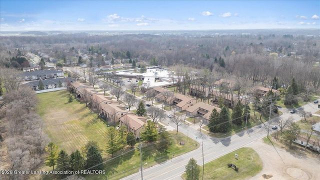 2022 E Provincial House Drive, Lansing, MI 48910