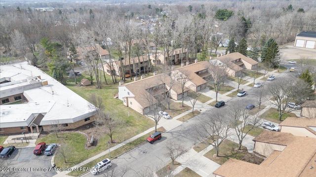 2022 E Provincial House Drive, Lansing, MI 48910