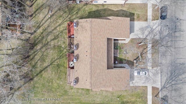 2022 E Provincial House Drive, Lansing, MI 48910