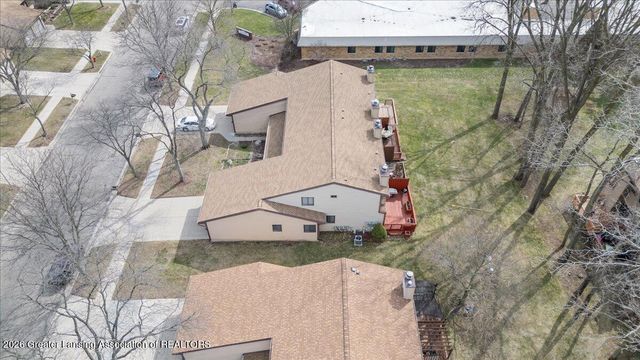 2022 E Provincial House Drive, Lansing, MI 48910