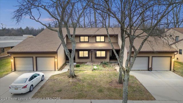 2022 E Provincial House Drive, Lansing, MI 48910