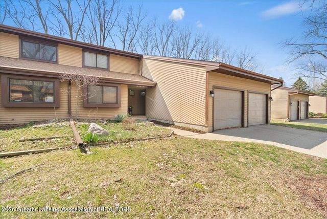 2022 E Provincial House Drive, Lansing, MI 48910