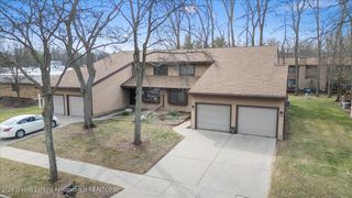 2022 E Provincial House Drive, Lansing, MI 48910