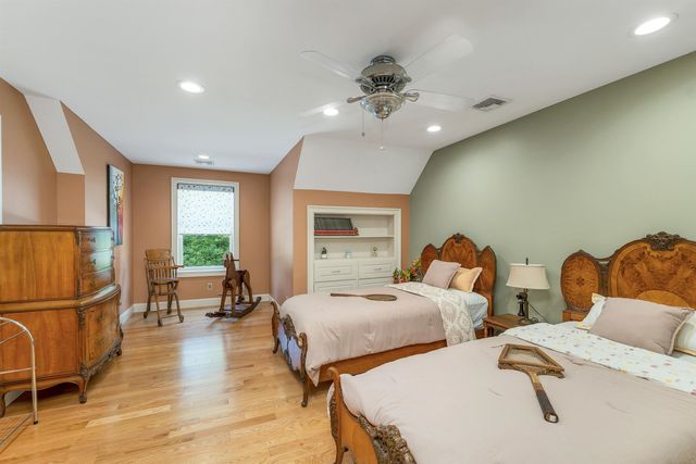 98 Robinson Road, Hudson, NH 03051