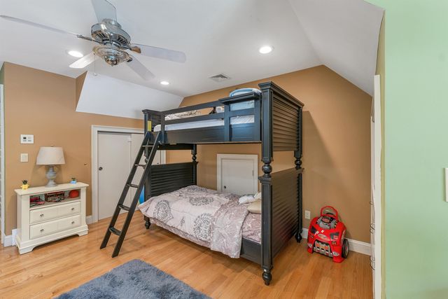 98 Robinson Road, Hudson, NH 03051