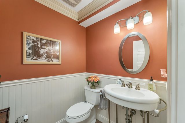 98 Robinson Road, Hudson, NH 03051
