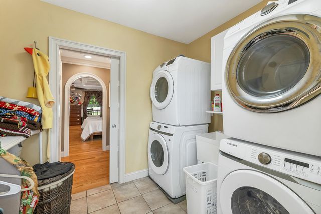 98 Robinson Road, Hudson, NH 03051