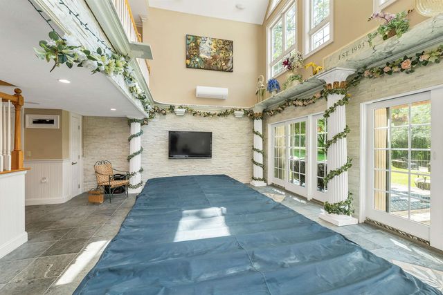 98 Robinson Road, Hudson, NH 03051