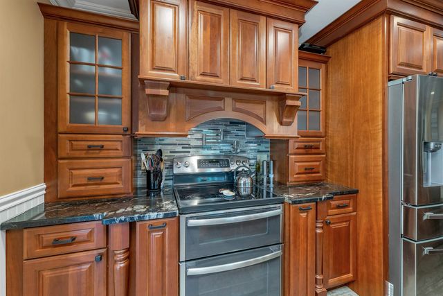 98 Robinson Road, Hudson, NH 03051