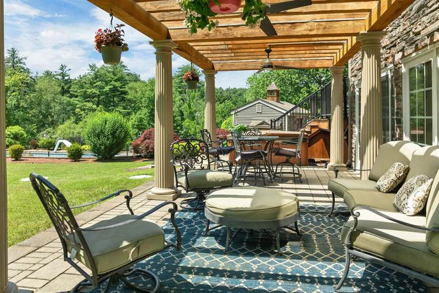 98 Robinson Road, Hudson, NH 03051