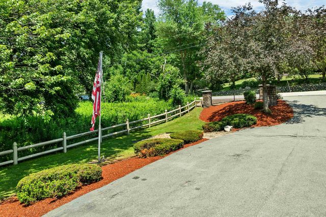 98 Robinson Road, Hudson, NH 03051