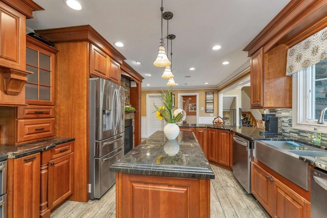 98 Robinson Road, Hudson, NH 03051