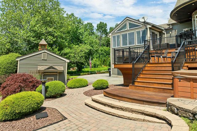 98 Robinson Road, Hudson, NH 03051