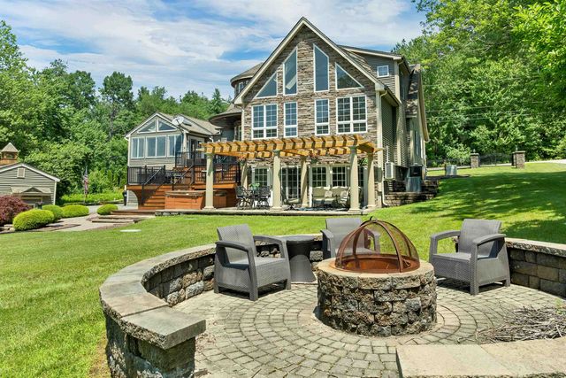 98 Robinson Road, Hudson, NH 03051