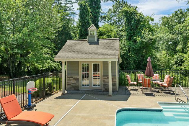 98 Robinson Road, Hudson, NH 03051