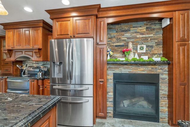 98 Robinson Road, Hudson, NH 03051