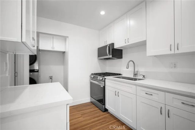 16036 Liggett Street, North Hills, CA 91343