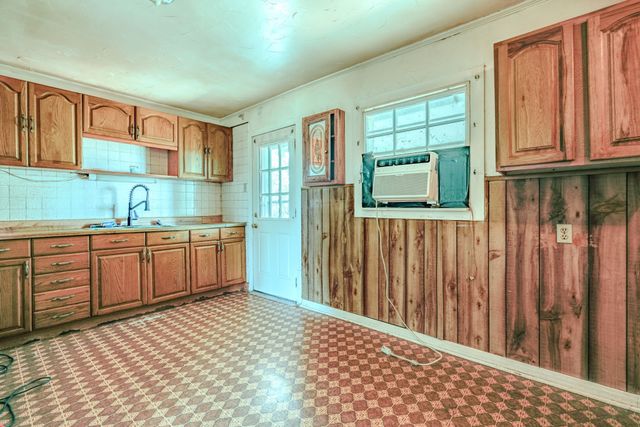 713 Lution Drive, Weatherford, TX 76087
