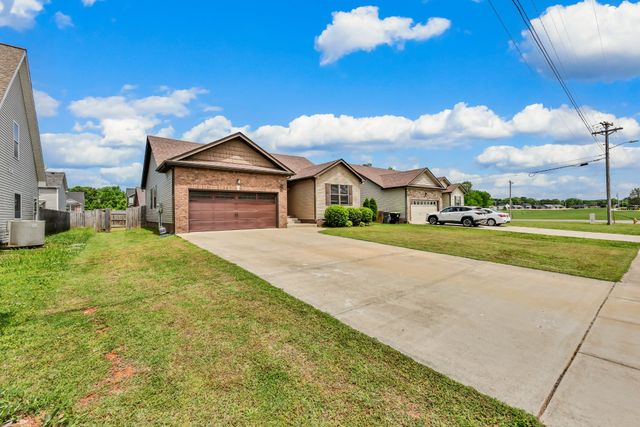 208 Azalea Dr, Oak Grove, KY 42262