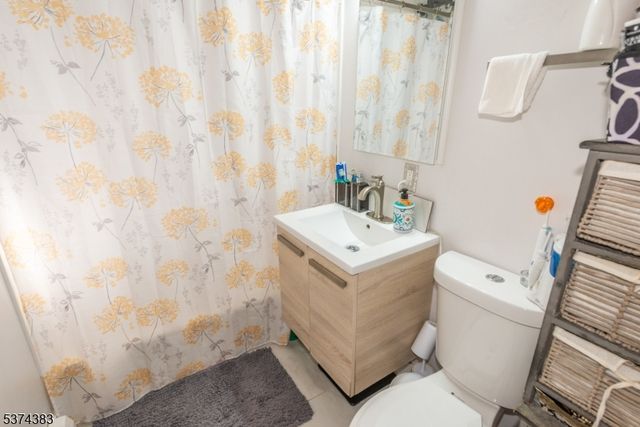 2 Colonial Dr F, Little Falls Twp., NJ 07424