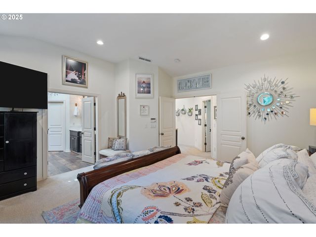 5037 PARKHILL St, Lake Oswego, OR 97035