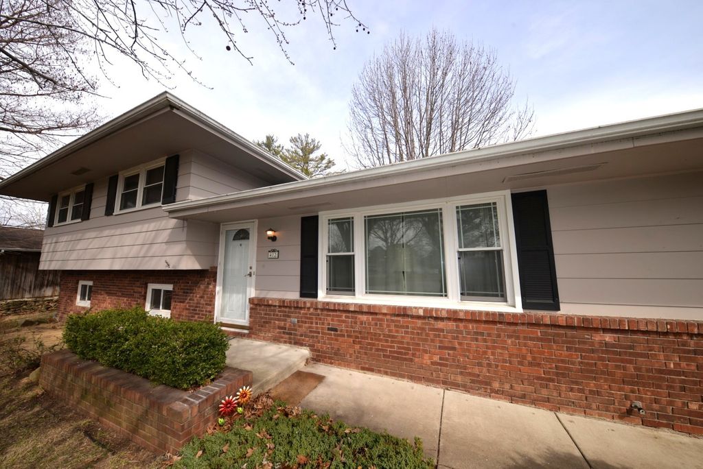 Image 2 of property listing at 412 N 42nd Street, Mt Vernon, IL 62864
