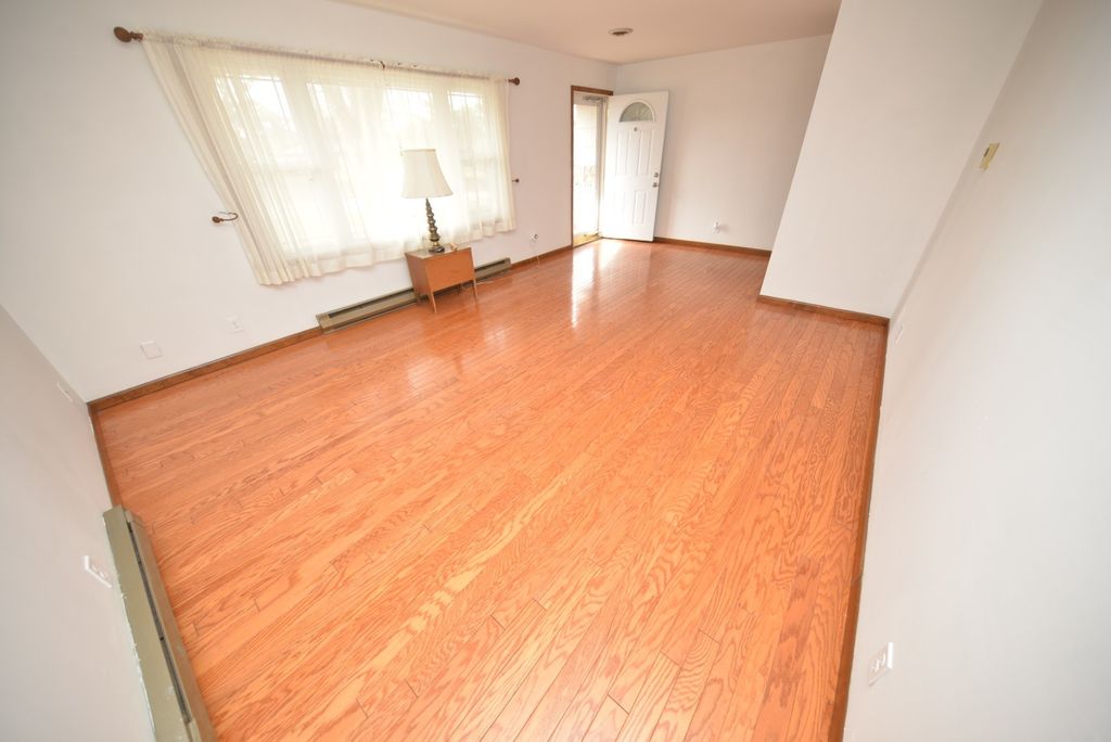 Image 14 of property listing at 412 N 42nd Street, Mt Vernon, IL 62864