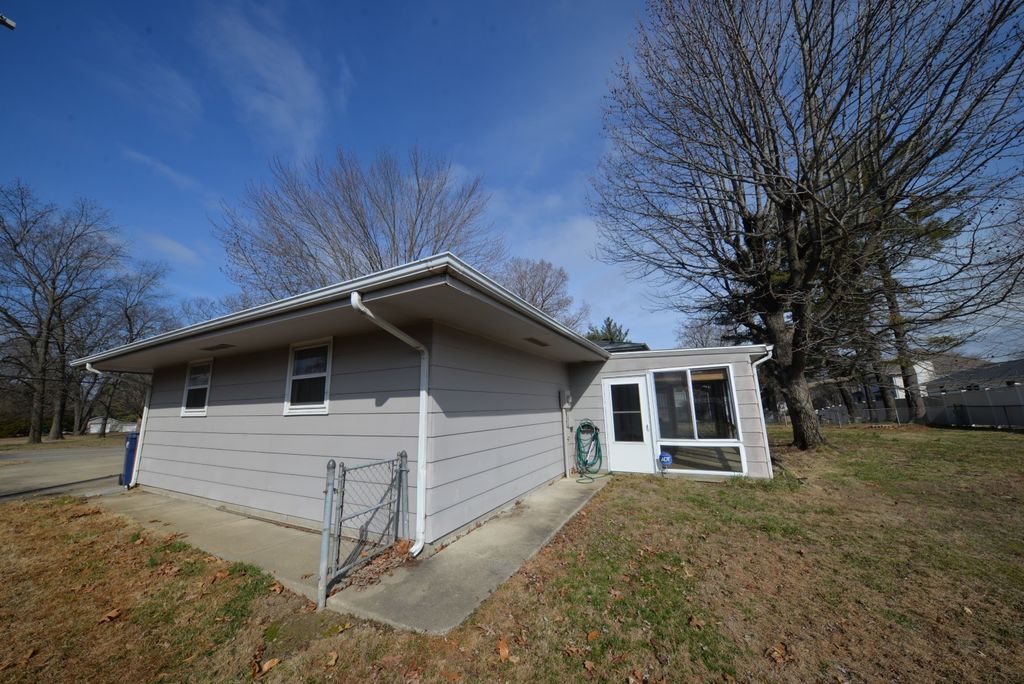 Image 10 of property listing at 412 N 42nd Street, Mt Vernon, IL 62864