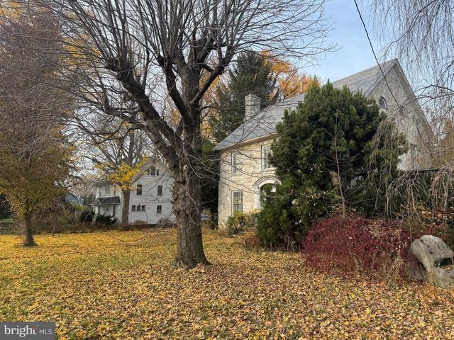 560 E BALTIMORE STREET, Greencastle, PA 17225