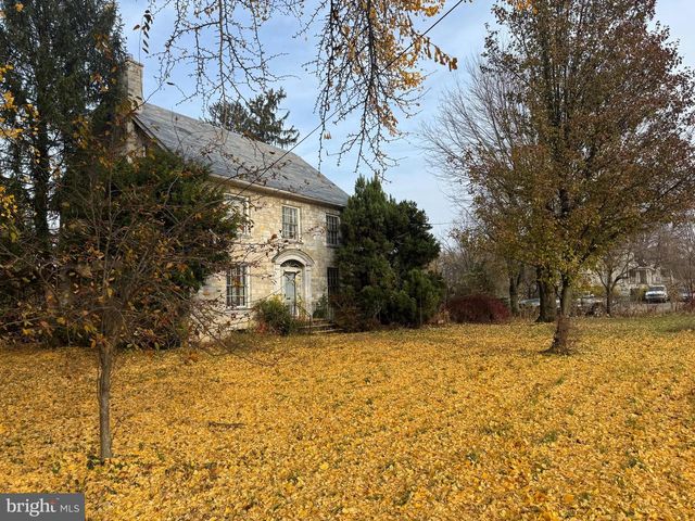 560 E BALTIMORE STREET, Greencastle, PA 17225