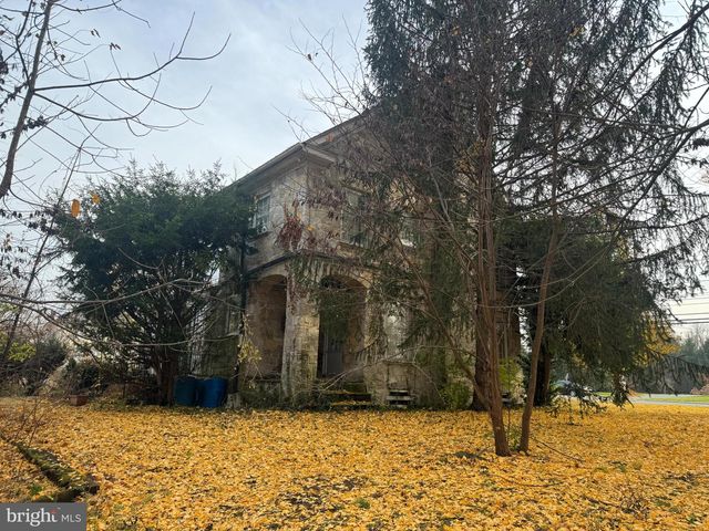 560 E BALTIMORE STREET, Greencastle, PA 17225