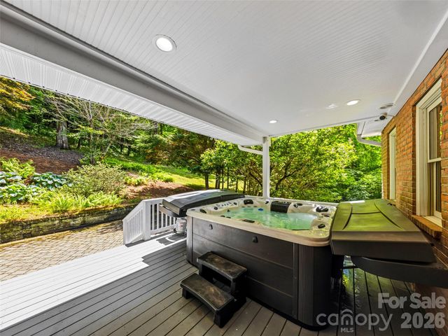 243 Poplar Lane, Pisgah Forest, NC 28712
