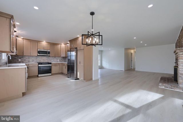 3165 PINCH RD, Manheim, PA 17545